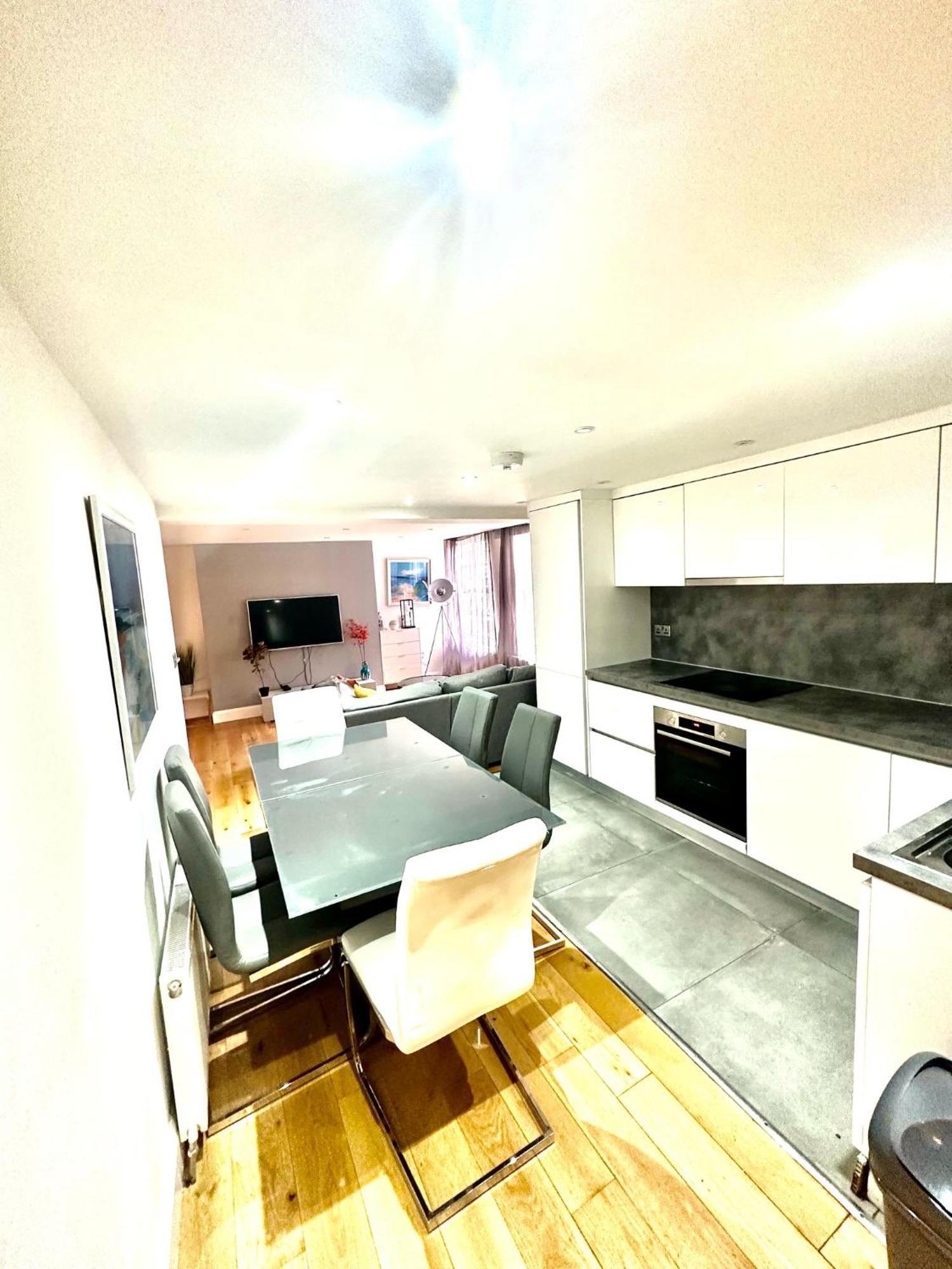 Marble Arch 3 Bedroom Apartment London